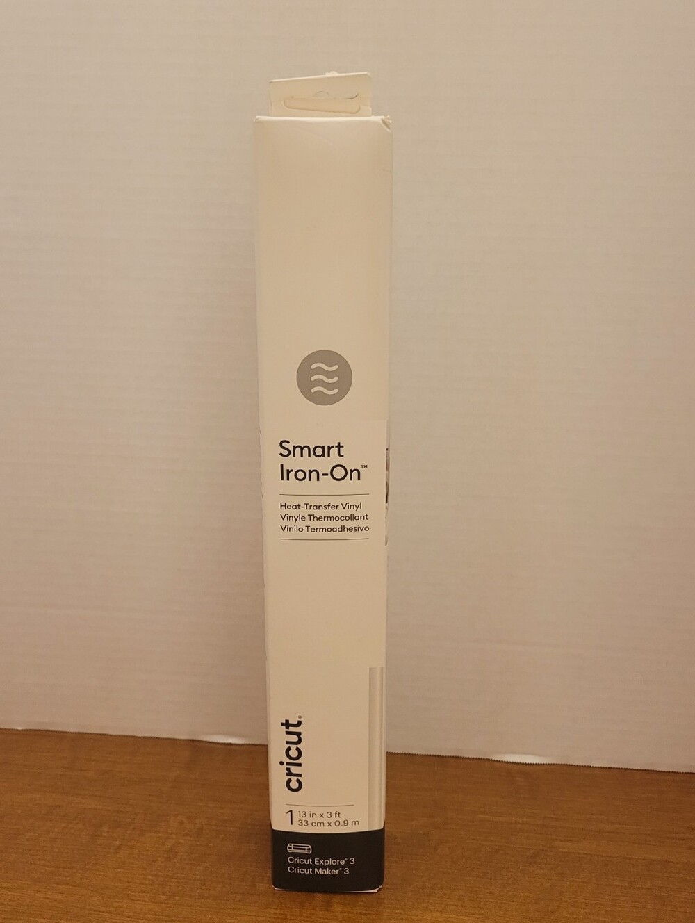 Cricut Smart Iron-On Heat Transfer Vinyl-White Matte. 13 in. x 3 ft. NEW